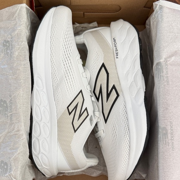 New Balance Shoes - New Balance Women’s Fresh Foam 520 v9 White Running Shoes 8.5 WIDE - BRAND NEW